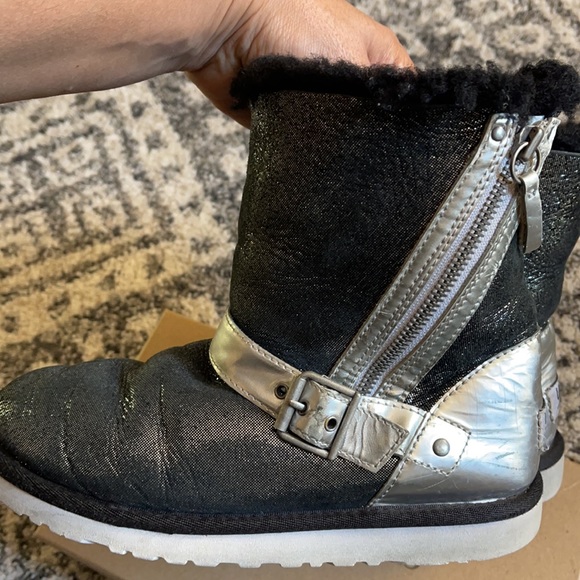 UGG - Picture 3 of 8